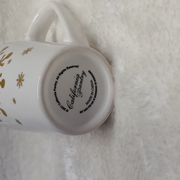 Gold metallic snowflake coffee mug - Picture 3 of 4